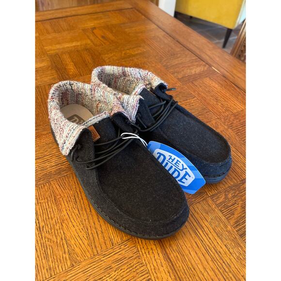 HEY DUDE SLIP ON SHOES SIZE 7 - Picture 1 of 7